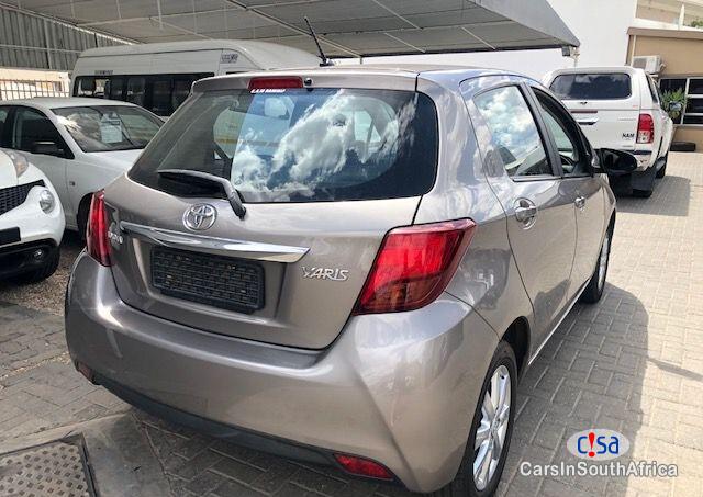 Toyota Yaris Manual 2018 - image 3