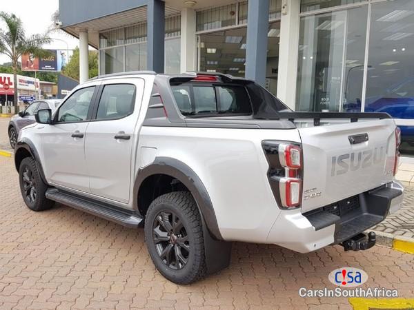 Isuzu D-MAX 3.0 DDI V-Cross HR Auto Double-Cable ( 0684957752 Automatic 2022 - image 3