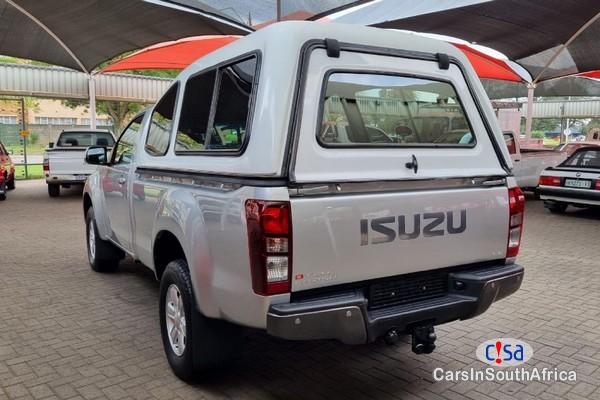 Isuzu KB250 D-Teq LE Single-cable Manual 2013 - image 2
