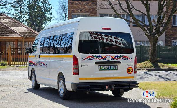 Toyota Quantum 2.5 D4-D Sesfikile 16- Seat Manual 2016 - image 2