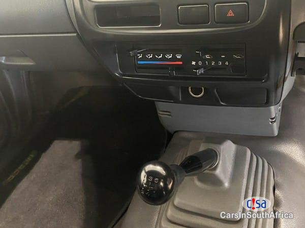 Nissan NP300 2.5 Manual 2017 - image 5