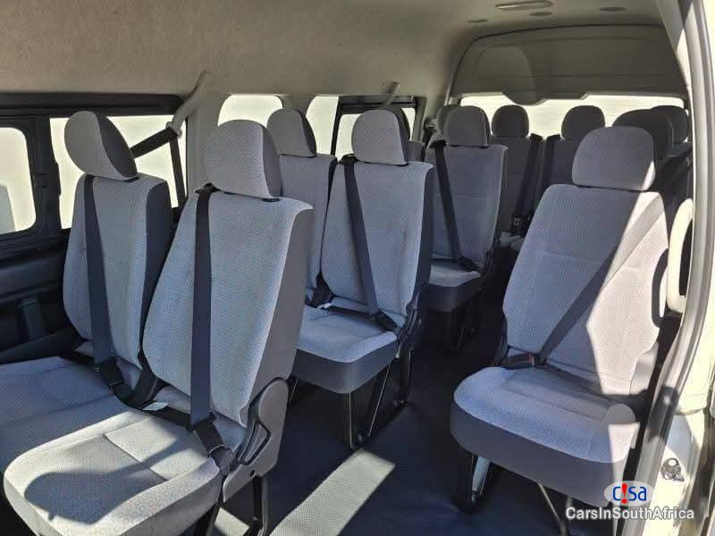 Toyota Quantum 2.5D GL 14 Seater Manual 2019 - image 6
