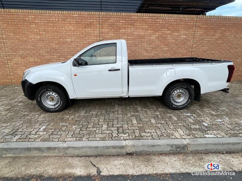 Isuzu KB250 2.4 Bank Repo 2019 Isuzu D-Max 250C 0634393833 Manual 2019