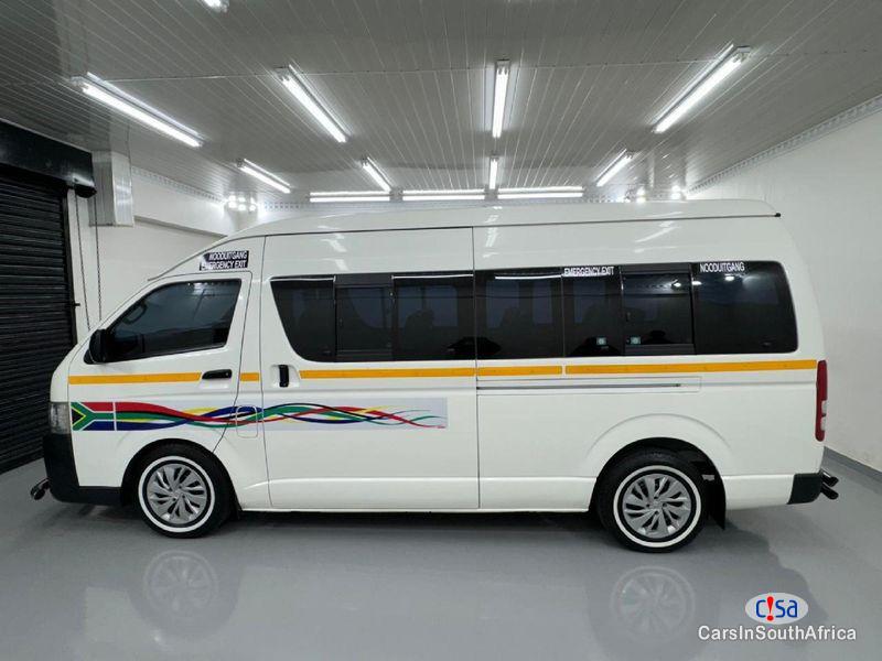 Toyota Quantum 2.5 Manual 2023 - image 2