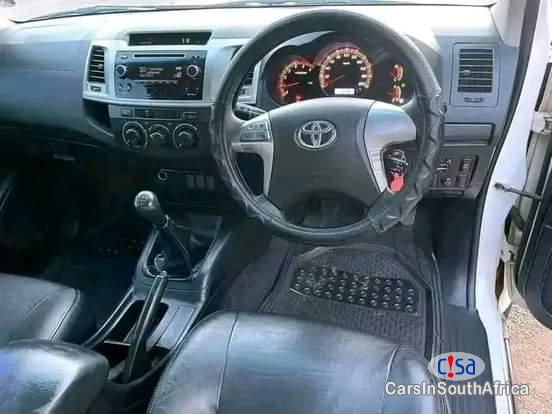 Toyota Hilux 3 0 0671651564 Manual 2015 - image 3