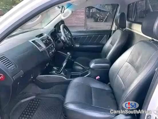 Toyota Hilux 3 0 0671651564 Manual 2015 - image 4