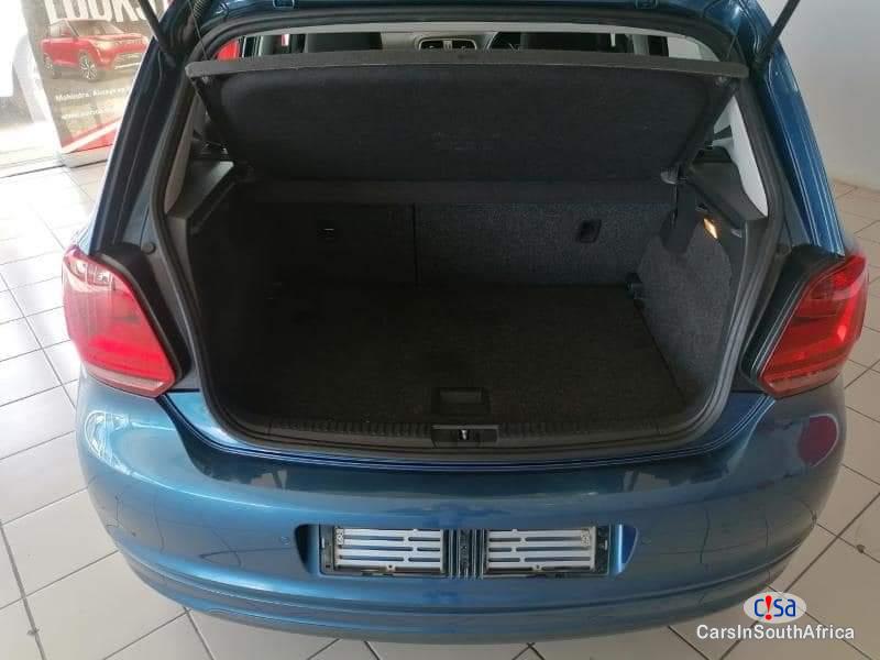 Volkswagen Polo Manual 2016 - image 2