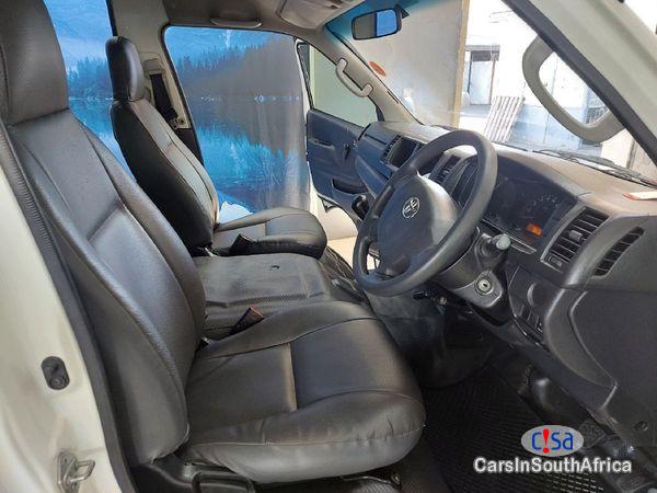 Toyota Quantum 2.5 Manual 2017 - image 2