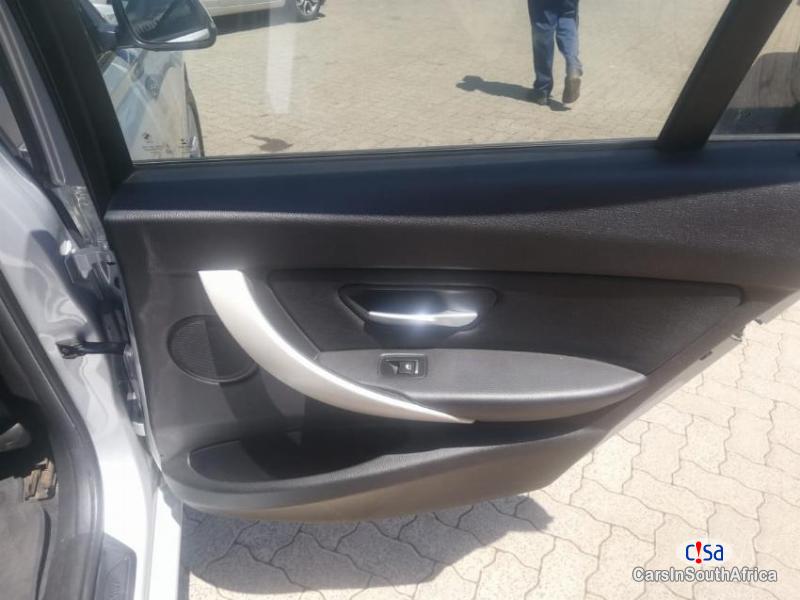 BMW 3-Series 318i F30 Automatic 2015 - image 11