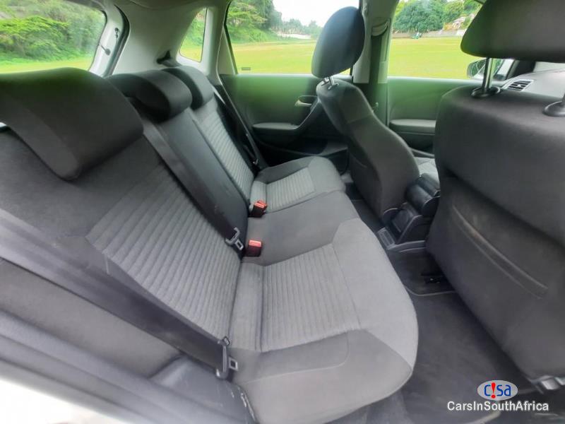 Volkswagen Polo 1.6 Manual 2014 - image 5