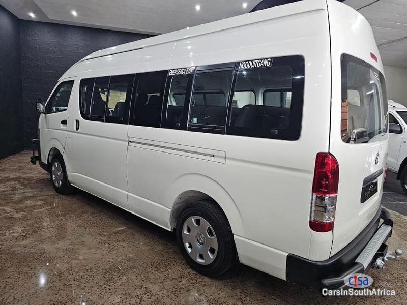 Toyota Quantum Manual 2014 - image 11