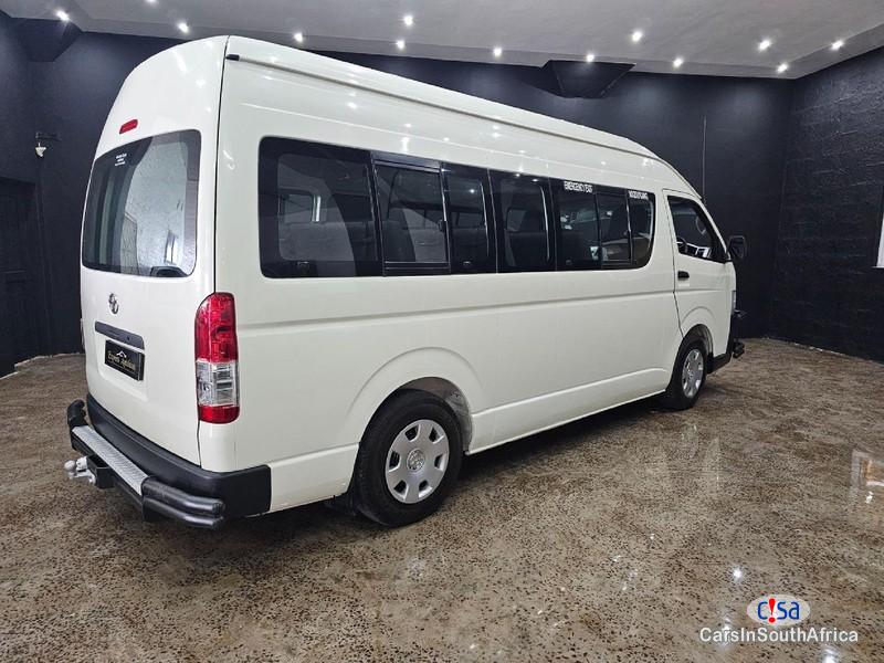 Toyota Quantum Manual 2014 - image 12