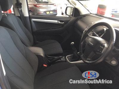 Isuzu KB Series 300 D-TEQ LX DOUBLE CAB BAKKIE Manual 2014 in South Africa