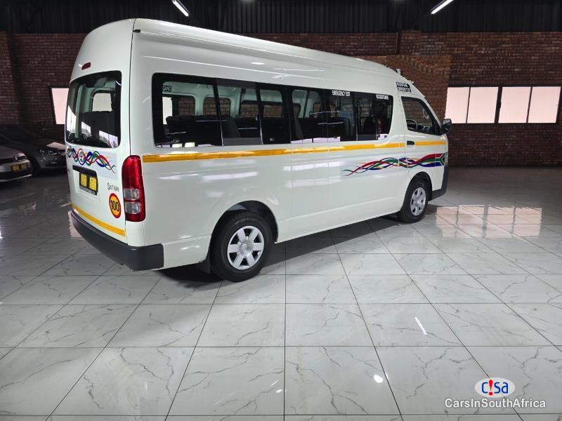 Toyota HiAce 2.5 Manual 2019 - image 10