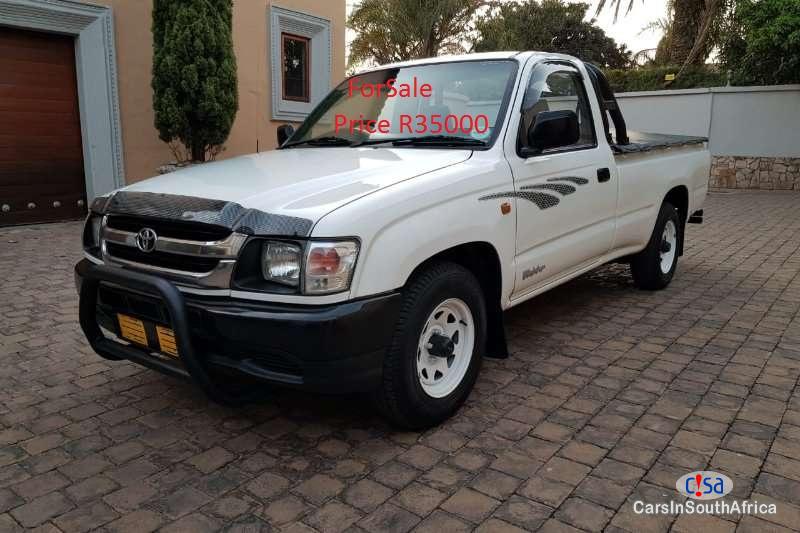 Pictures of Toyota Hilux 2.4 Manual 2004