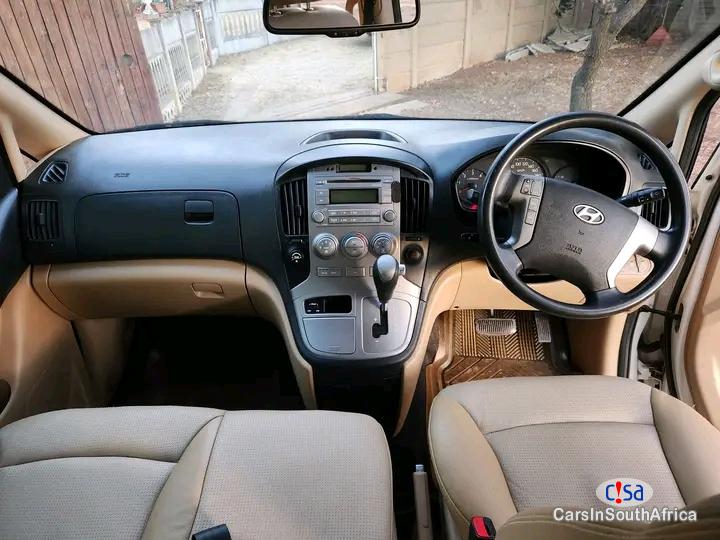 Hyundai H-1 2.5 CRDi Wagon GLS Automatic 2011 in South Africa