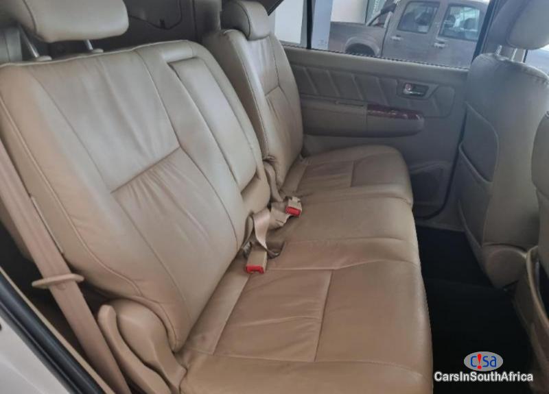 Toyota Fortuner 3.0 Automatic 2011 - image 3