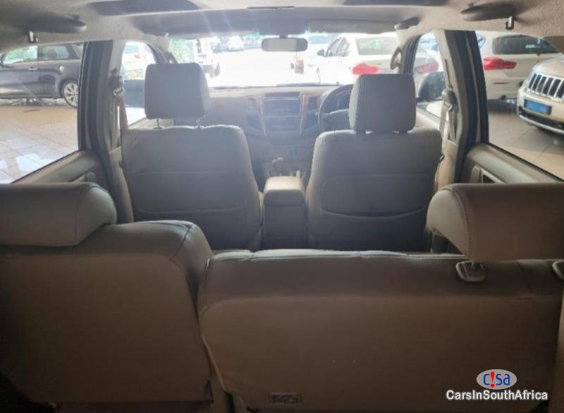 Toyota Fortuner 3.0 Automatic 2011 - image 4