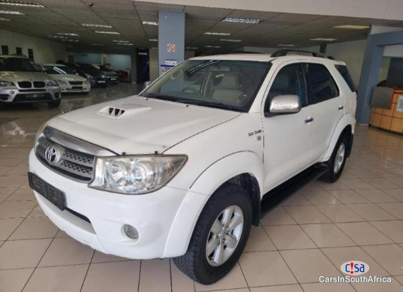 Toyota Fortuner 3.0 Automatic 2011 - image 6