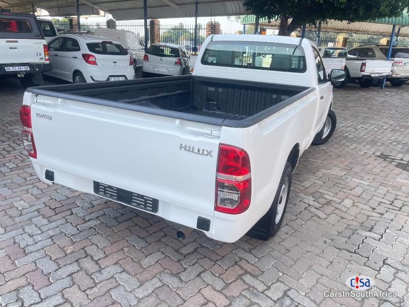 Toyota Hilux 2.0 (0684957752 Manual 2016 - image 2