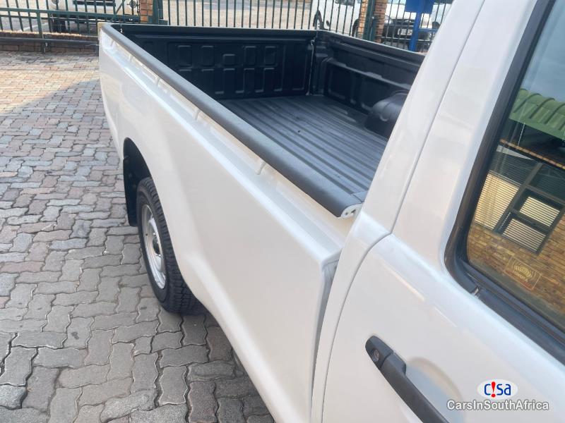 Toyota Hilux 2.0 (0684957752 Manual 2016 - image 3