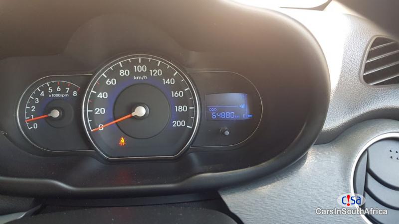 Hyundai i10 1.1 GLS Manual 2016 in South Africa