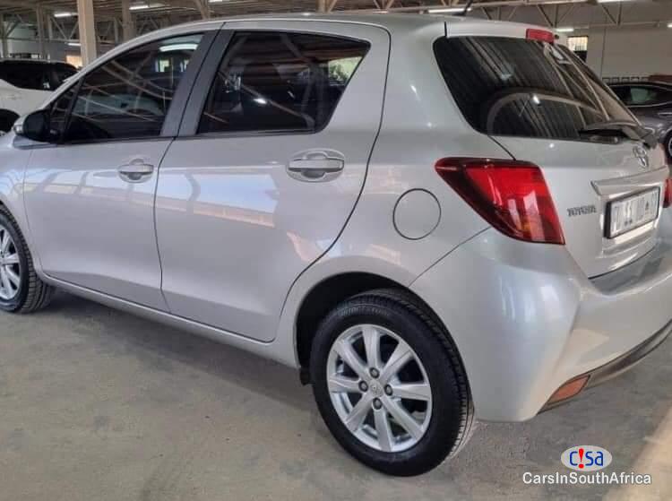 Toyota Yaris 1.0xs Manual 2016 - image 2