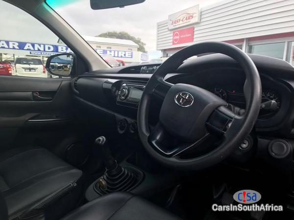 Toyota Hilux Manual 2016 - image 4