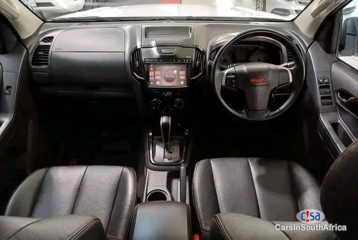 Isuzu D-Max 300 Double-Cab X Rider Automatic 2020 - image 3