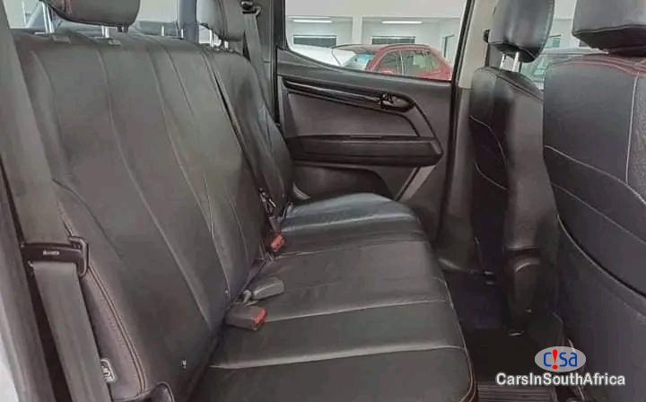 Isuzu D-Max 300 Double-Cab X Rider Automatic 2020 - image 4