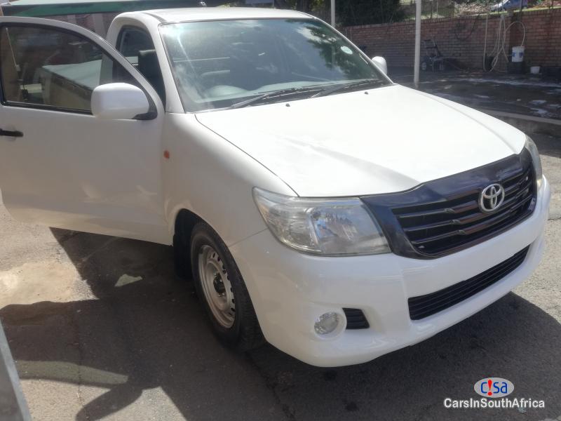 Toyota Hilux Bakkie Manual 2016 - image 2