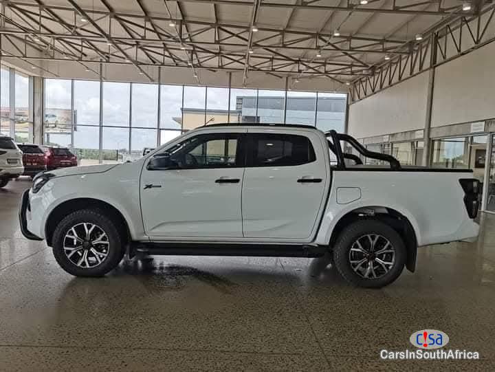 Isuzu Isuzu 1.9 X-Rider Contact Or Whatsapp 0665141346 Automatic 2023 - image 2