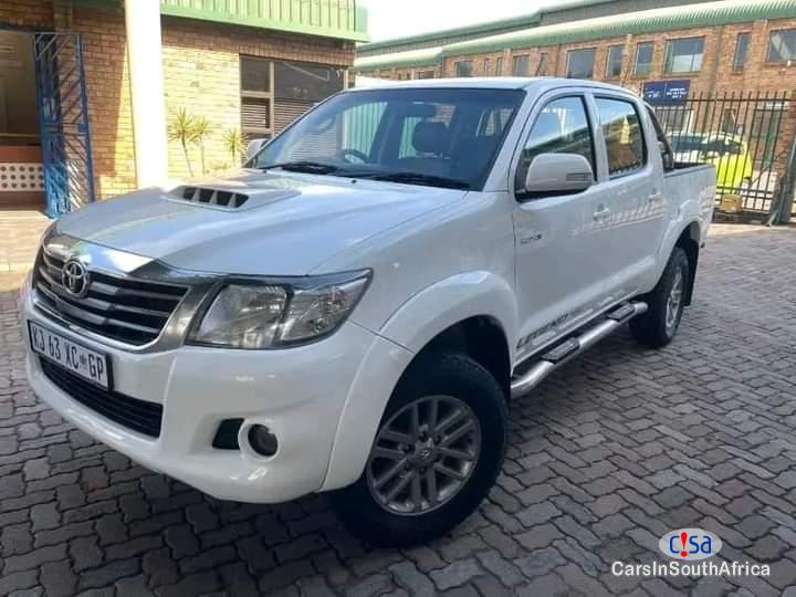 Pictures of Toyota Hilux 3.0D Manual 2015