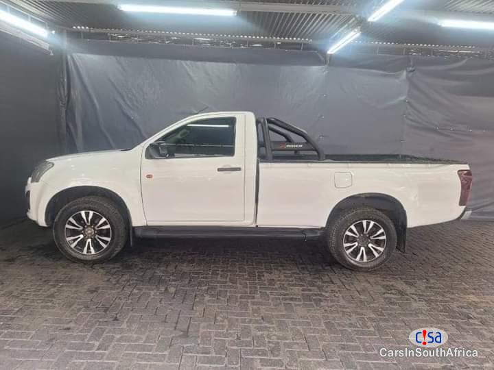 Isuzu KB250 250 Manual 2020 - image 2