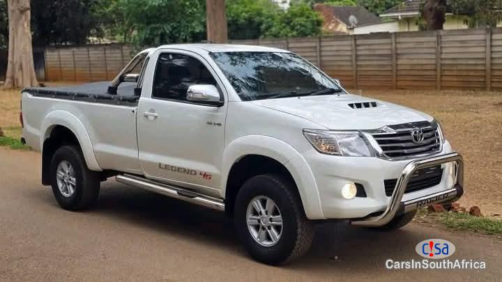 Toyota Hilux 3.0D Manual 2015 - image 2