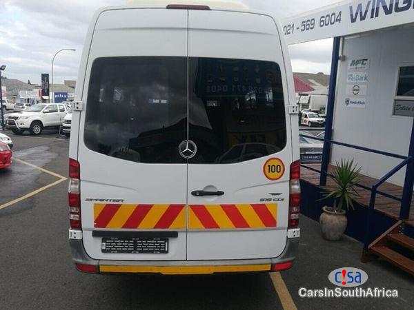 Mercedes Benz 3.0 Manual 2019 - image 2