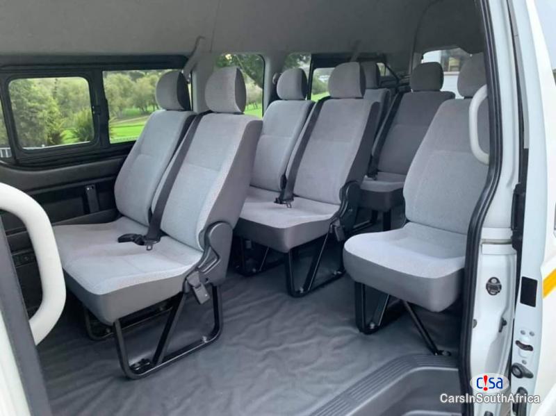 Toyota Quantum 2.5D-4D GL Manual 2019 - image 4