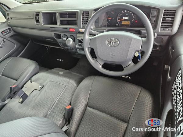 Toyota Quantum 2.5 Manual 2021 - image 3