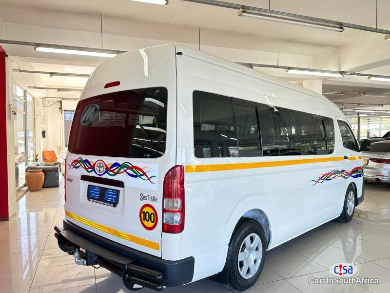 Toyota HiAce Manual 2021 - image 3