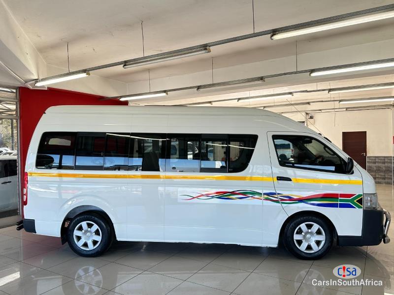 Toyota HiAce Manual 2021 - image 4