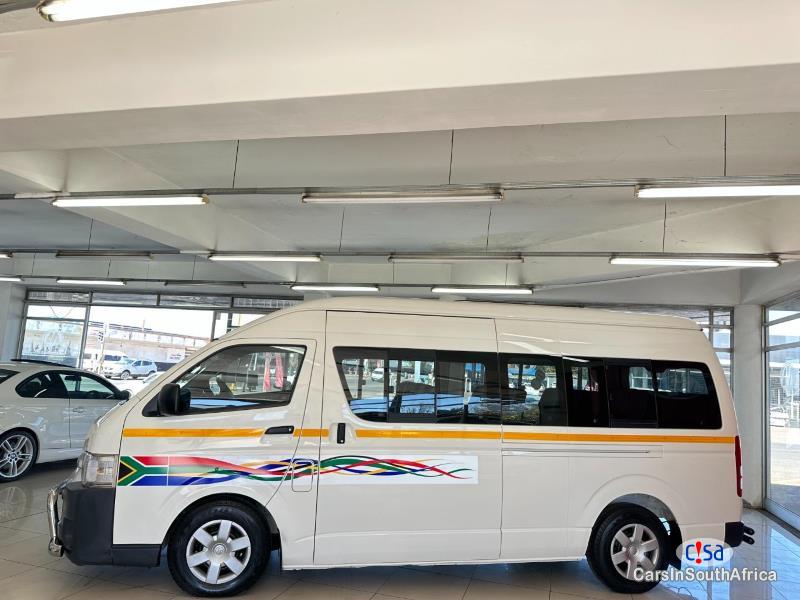 Toyota HiAce Manual 2021 - image 5