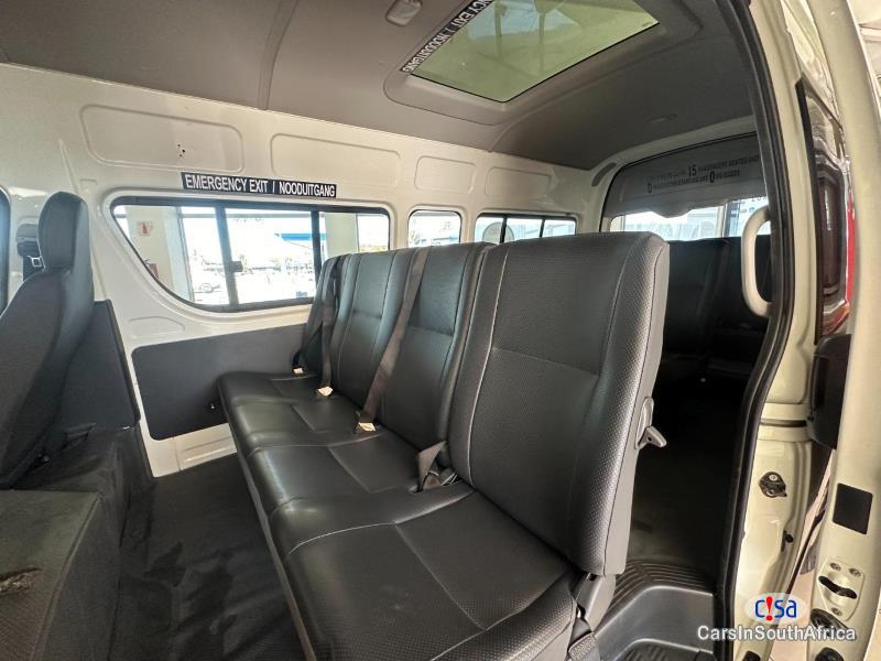 Toyota HiAce Manual 2021 - image 8