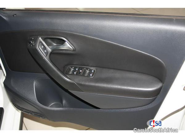 Volkswagen Polo Manual 2011 - image 7