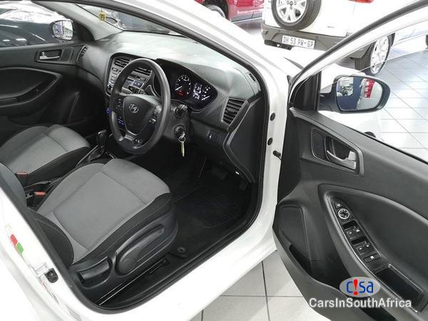Hyundai i20 Automatic 2016 - image 8