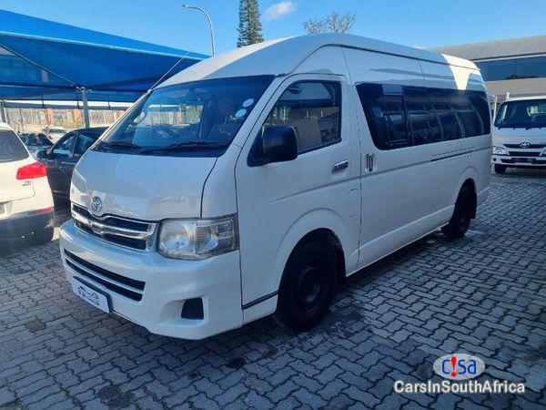 Toyota Quantum GL 2.5 D-4D Manual 14-Seats Manual 2012 - image 2