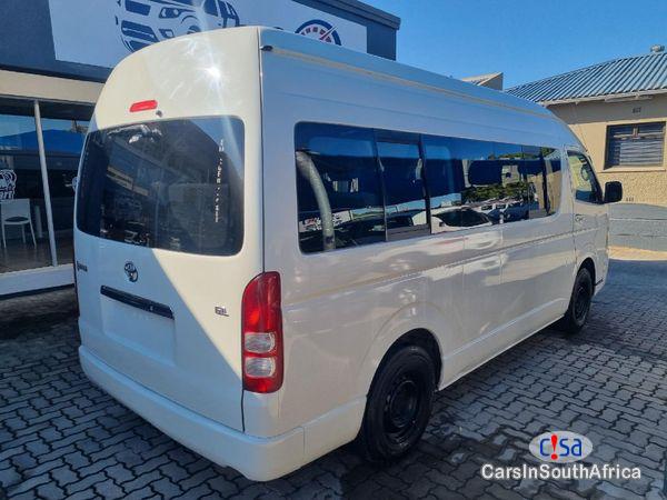 Toyota Quantum GL 2.5 D-4D Manual 14-Seats Manual 2012 - image 3