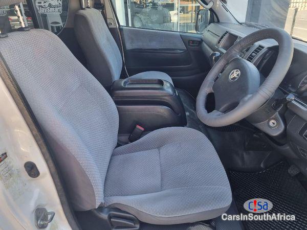 Toyota Quantum GL 2.5 D-4D Manual 14-Seats Manual 2012 - image 4