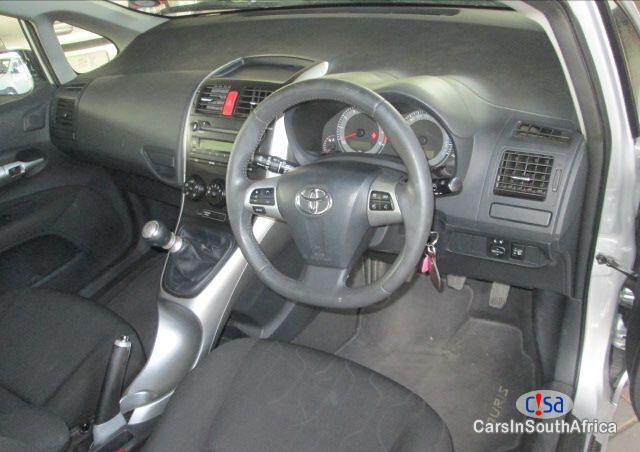 Toyota Yaris Manual 2013 - image 4