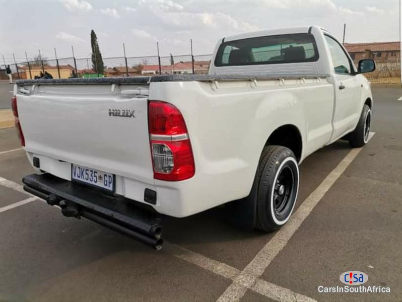 Toyota Hilux 2.5 D4d Manual 2010 - image 3