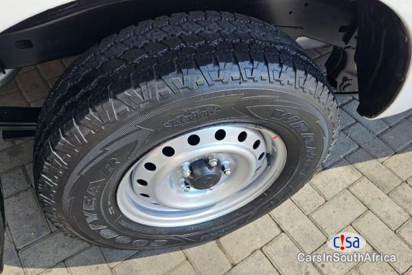 Toyota Hilux 2.0 VVTi SRX Single-Cab Manual 2010 - image 4